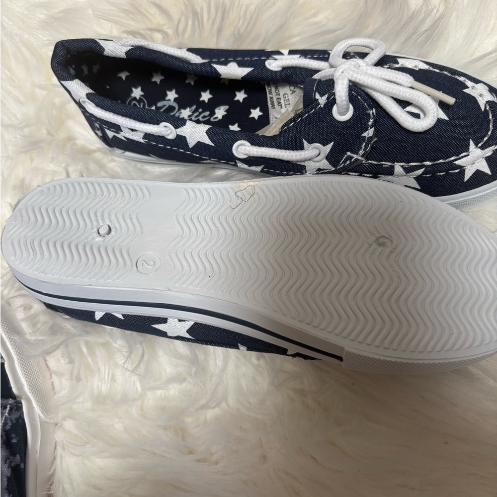 Navy Star-Patterned Sneakers